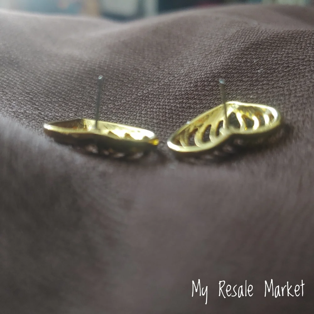 Stud Heart Shaped Earrings - Picture 3 of 3